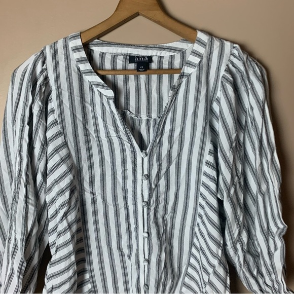 Women's Preppy Casual White & Gray Striped Button Down Tie 3/4 Sleeve Top - Picture 2 of 9